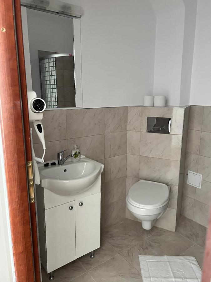 Hotel The Dot Mediaş Zewnętrze zdjęcie